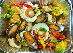 Hình của món Bào Ngư, Sò Điệp, Vẹm Xanh, Ốc Bulot, Tôm Hùm Đất- Sốt Cajun Bơ Tỏi.