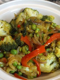 Una foto de Salteado de brécol y verduras al wok