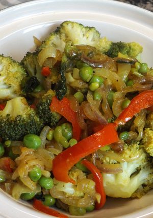 Foto principal de Salteado de brécol y verduras al wok