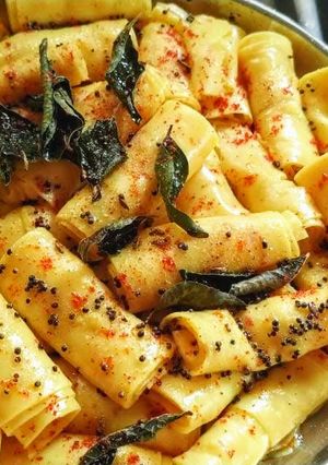 A picture of Khandvi.