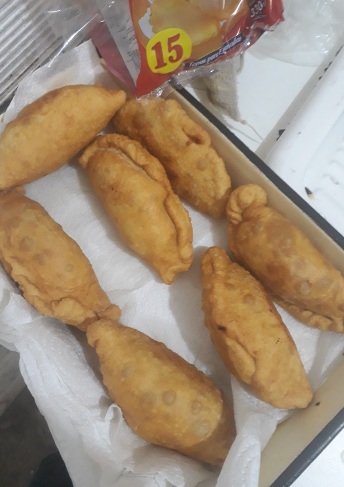 Una foto de Empanadas de pollo fritas con masa casera