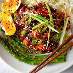 A picture of Spicy Honey & Sesame Gochujang Chicken.