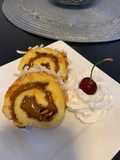 Brazo gitano de arequipe y almendras
