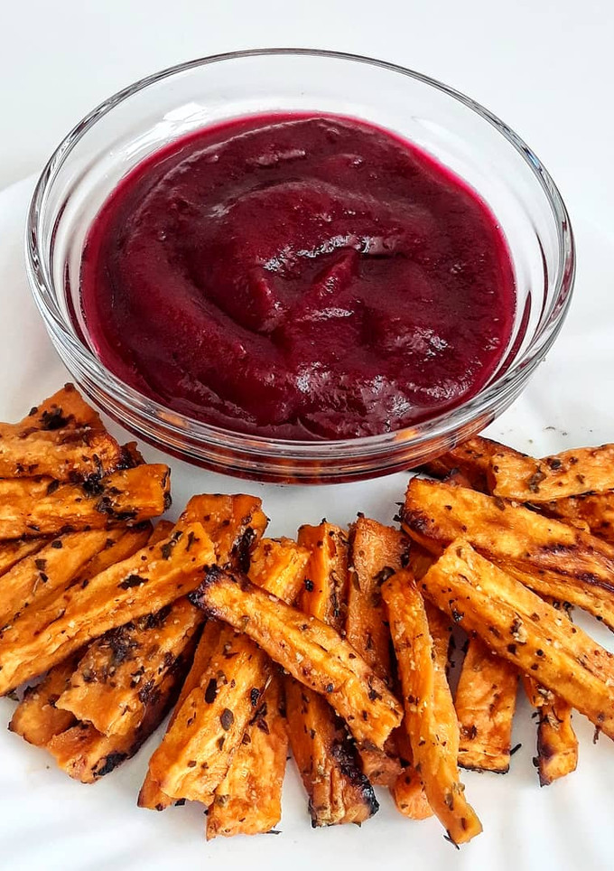Una foto de 🌱BONIATOS AL HORNO CON KÉTCHUP SALUDABLE🌱