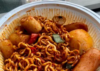 Resep Mudah Home(office)made Rabboki (Ramen Tteok-bokki) feat. UFO Ramen Ala Warteg