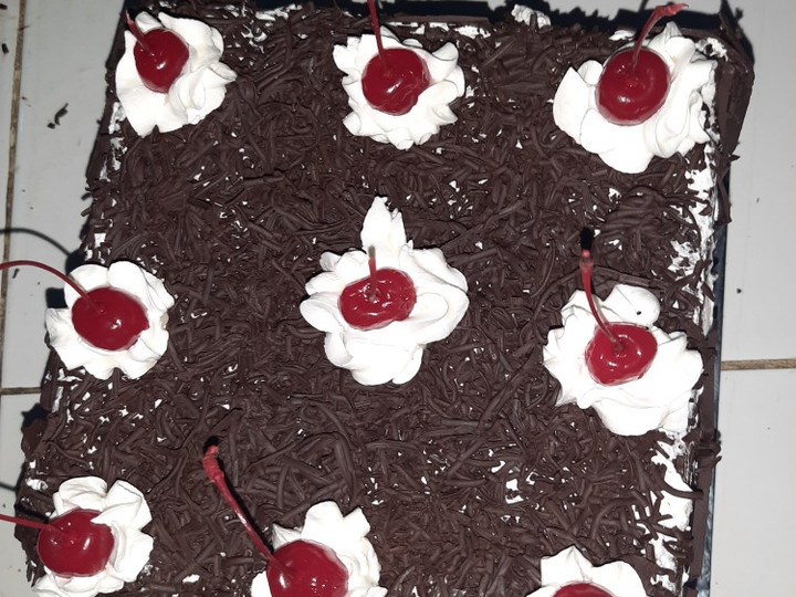 Wajib coba! Resep praktis buat Kue ulang tahun Blackforest bolu brownies mudah dan simple  sedap
