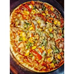 A picture of Veg tawa pizza.