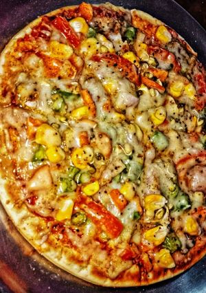 A picture of Veg tawa pizza.