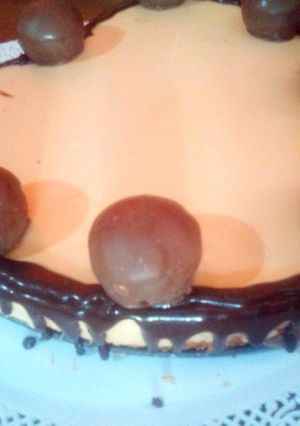Una foto de Torta brownie de chocolate blanco con mousse de Dulce leche