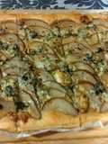 Hojaldre con pera y queso azul