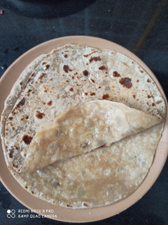 પડ વાળી રોટલી(pal vadi rotli recipe in Gujarati) રેસીપી મુખ્ય ફોટો