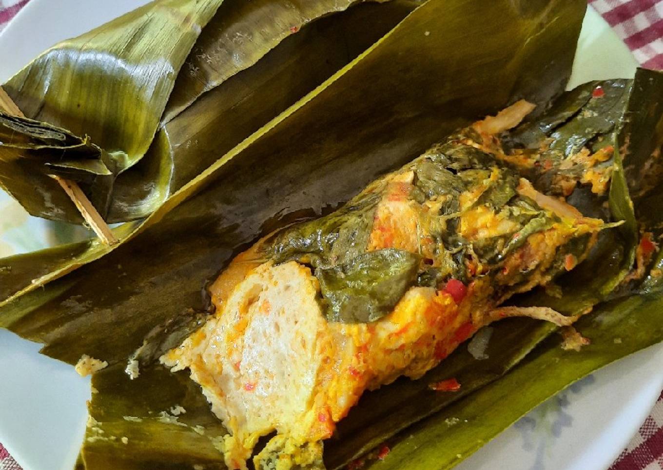 Pepes ayam tahu pedes