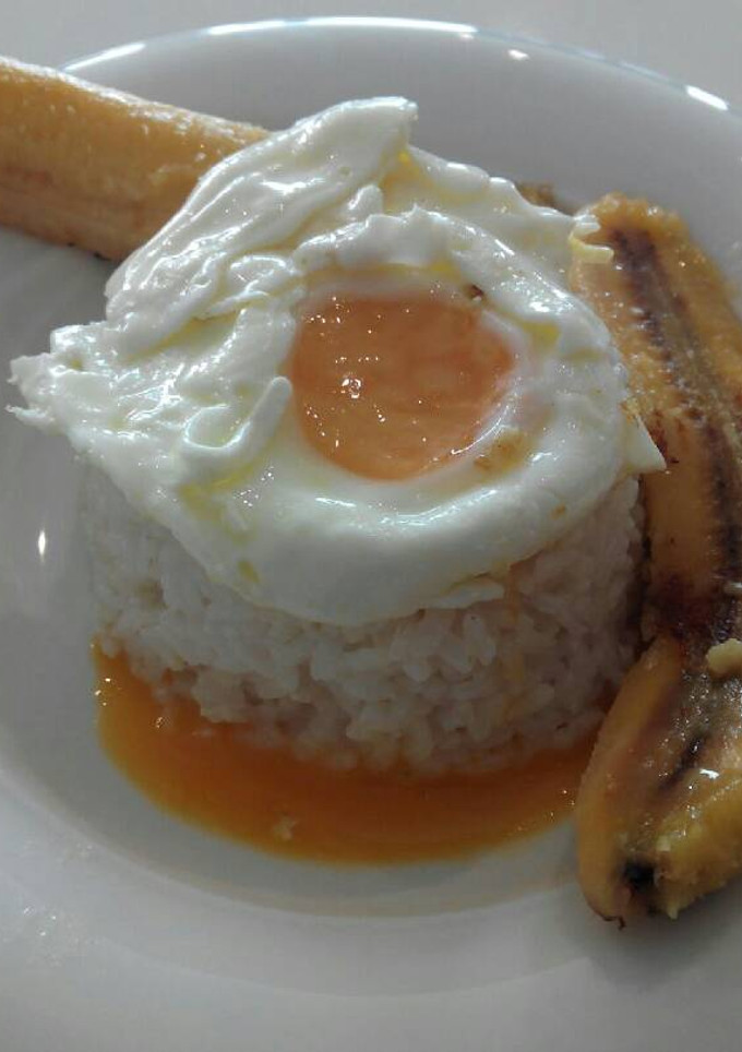 Una foto de Arroz a la cubana