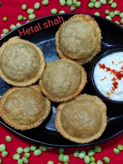 तुवर कचोड़ी (Tuvar kachori recipe in hindi) रेसिपी मुख्य फोटो