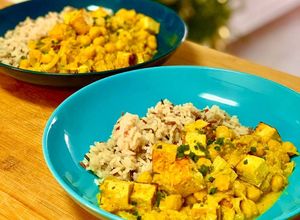 Foto principal de Tofu en salsa especiada con garbanzos y arroz