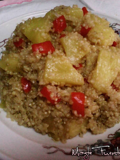 Una foto de Quinoa con piña