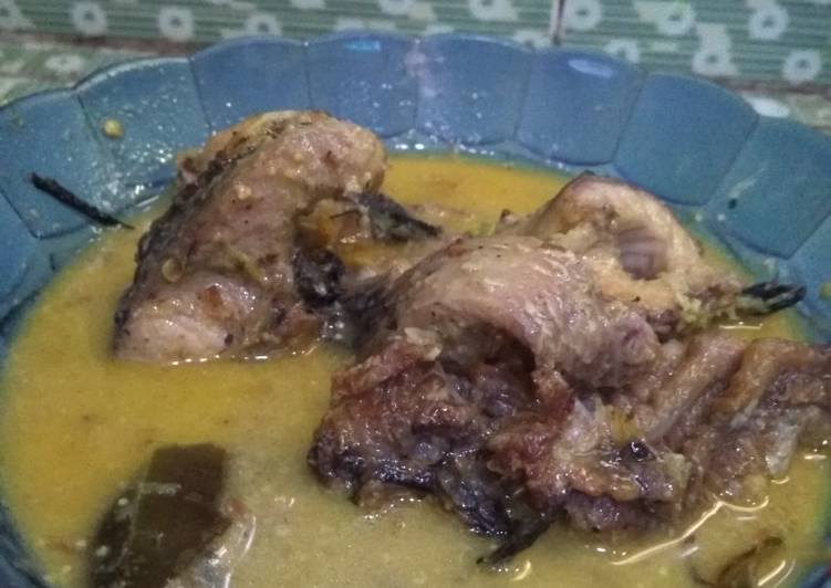 Ikan gabus bumbu kuning