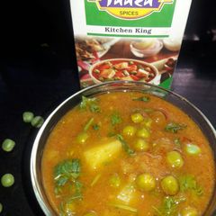 A picture of Aloo matar.