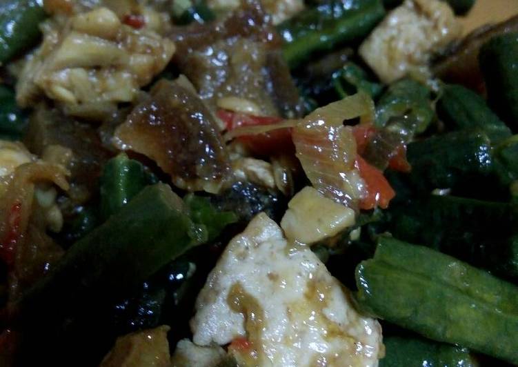Oseng cecek, kacang plus tahu tempe