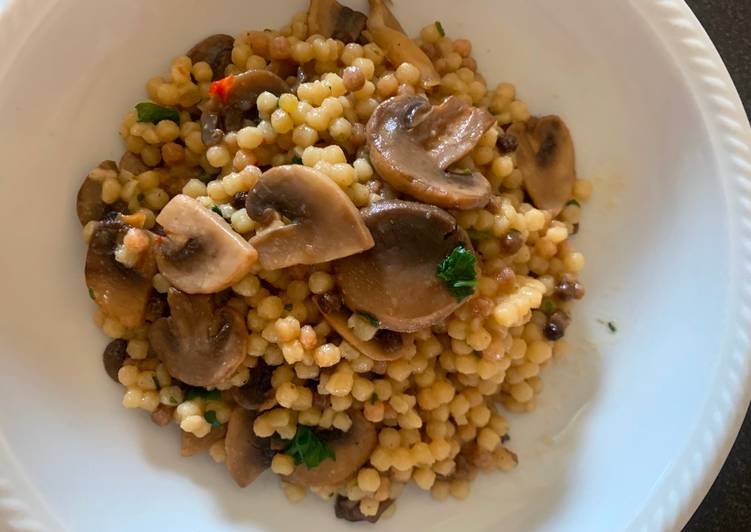 Fregula cun cordolinu (Fregola con i funghi)