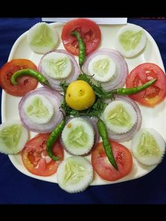 सलाद (Salad recipe in hindi) रेसिपी मुख्य फोटो