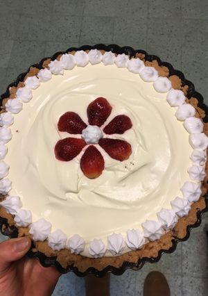 Una foto de Sablee de almendras con frutillas 🍓