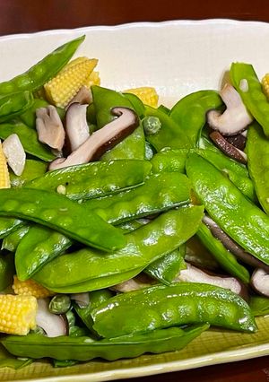 香菇炒荷蘭豆 的食譜成品照片