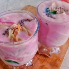 A picture of Milk falooda drink.