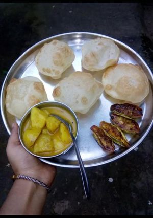 লুচি (Luchi recipe in Bengali) রেসিপির প্রধান ছবি