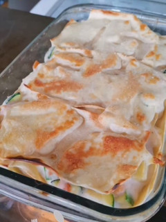 Una foto de Lasagna rellena de salmón y zapallo italiano