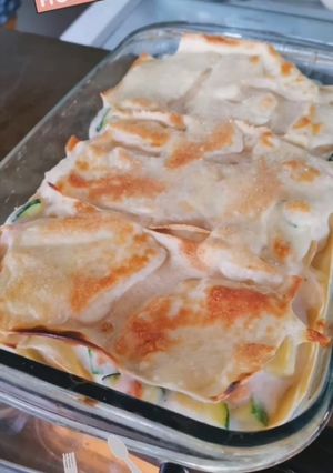 Una foto de Lasagna rellena de salmón y zapallo italiano