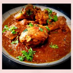 A picture of Chettinad pepper chicken curry.