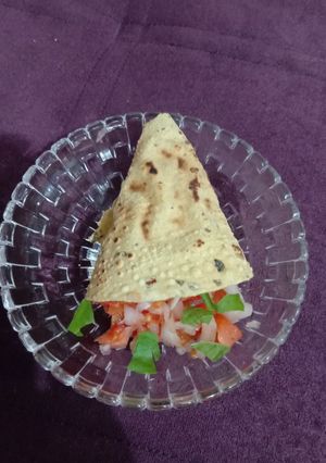 A picture of Papad cone chat.