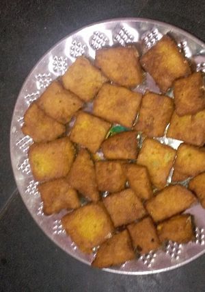 A picture of Aloo besan snacks.