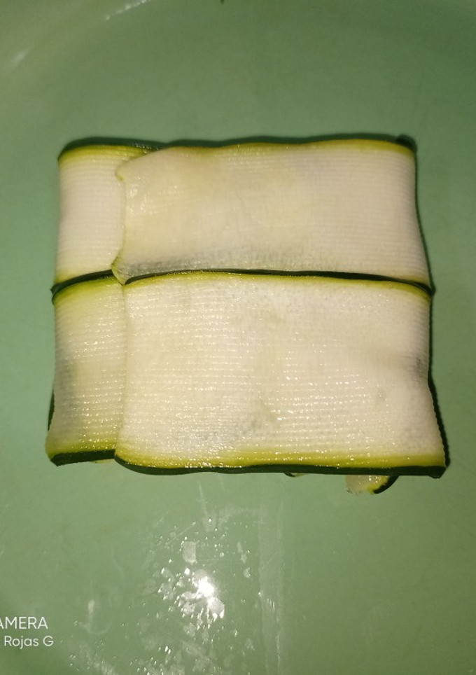 Una foto de Raviolis de calabacín, rellenos de frutos del mar 😜