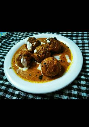भरवा पनीर कोफ्ता करी (Stuffed paneer kofta curry recipe in hindi) रेसिपी मुख्य फोटो