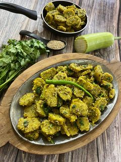 દૂધી ના મુઠીયા (Dudhi Muthia Recipe In Gujarati) રેસીપી મુખ્ય ફોટો