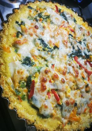 Una foto de Tarta de verduras con masa de coliflor