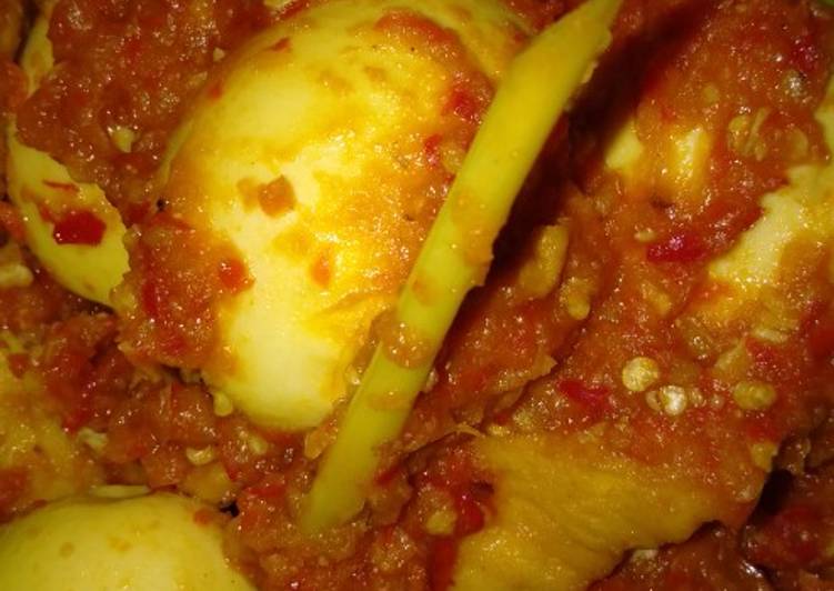 Telur tahu balado