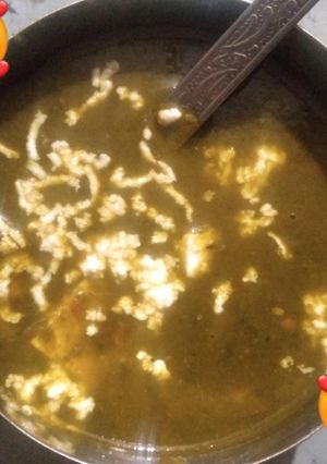 A picture of Paalak paneer.