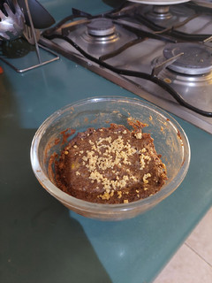 Una foto de Mug cake de chocolate y maní / almendras keto
