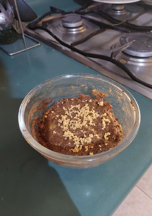 Una foto de Mug cake de chocolate y maní / almendras keto