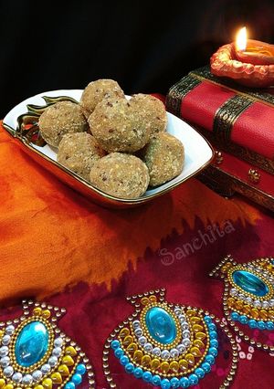 A picture of Sattu Alsi Meva Ke Laddoo.