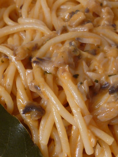 Una foto de Espagueti con salsa funghi