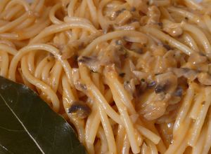 Una foto de Espagueti con salsa funghi