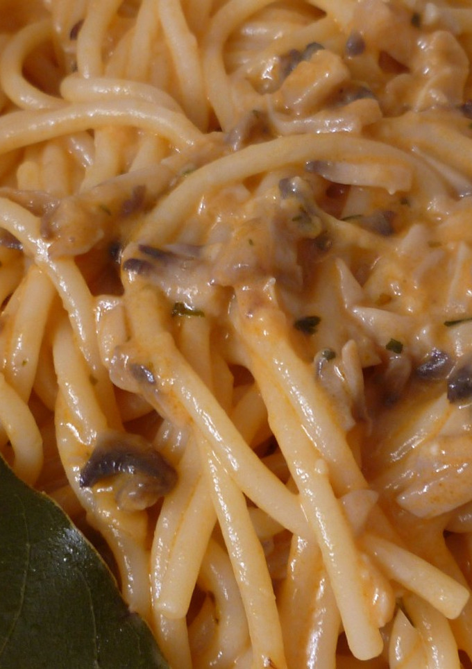 Una foto de Espagueti con salsa funghi