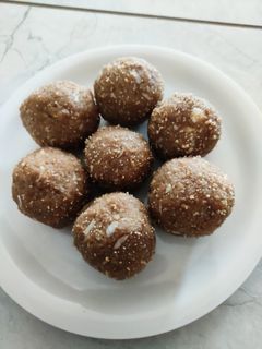 ચુરમા ના લાડુ (Churma Ladoo Recipe In Gujarati) રેસીપી મુખ્ય ફોટો