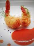 Gamberoni fritti in crosta di vermicelli di riso e gazpacho piccante di fragole e datterini