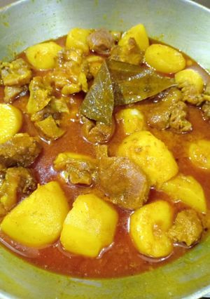 A picture of Bengali mutton curry.