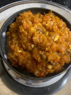 ஸ்பைசி உருளைக்கிழங்கு குருமா (Spicy urulaikilanku kuruma recipe in tamil) செய்முறை முக்கிய புகைப்படம்